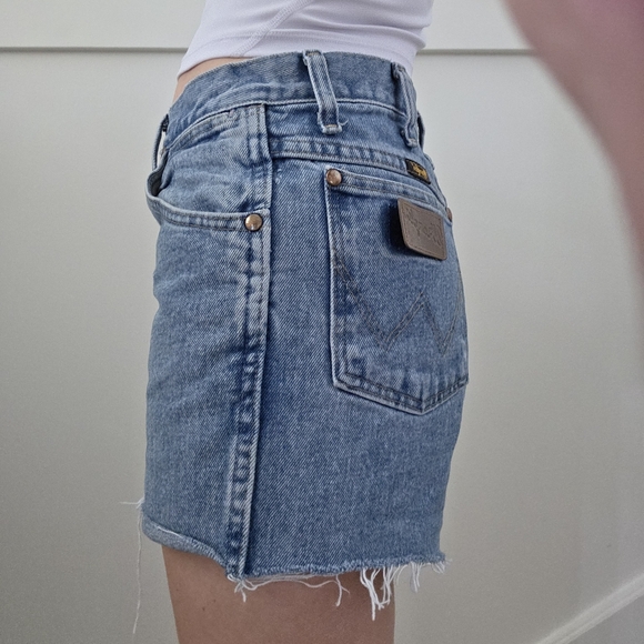 Wrangler Women's Blue Cut Off Denim Shorts Western Concert Cowgirl - Picture 9 of 9